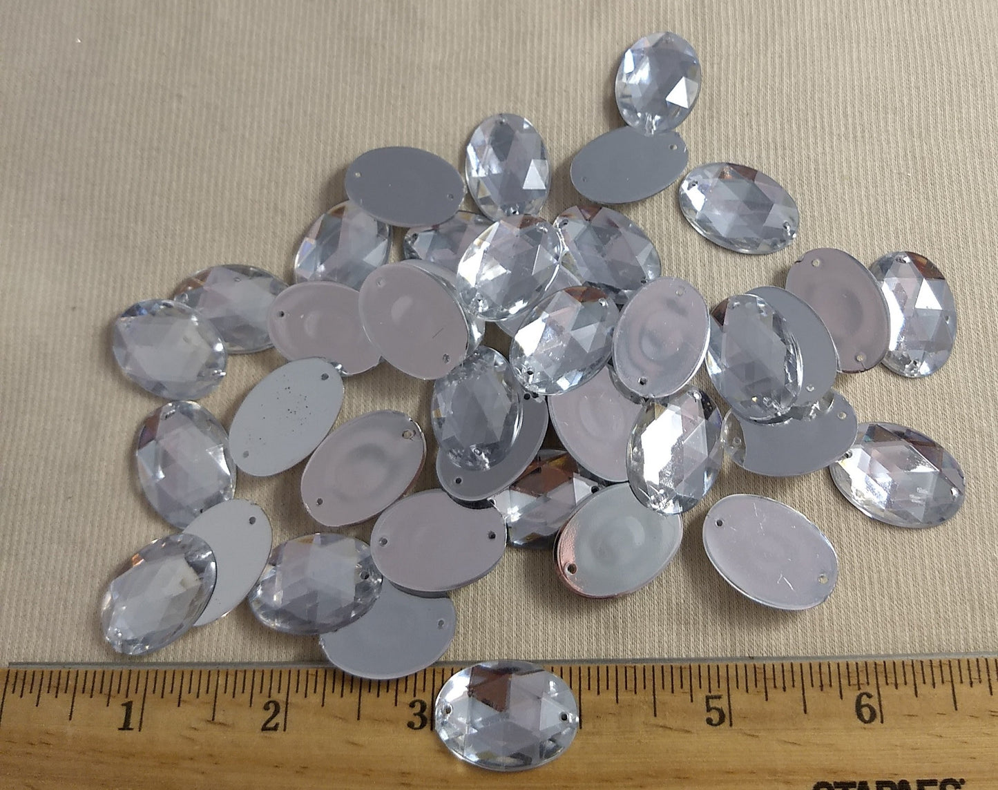 XFFZA24 #2-Hole #10 #Clear #Oval #Acrylic-Stone #40pc