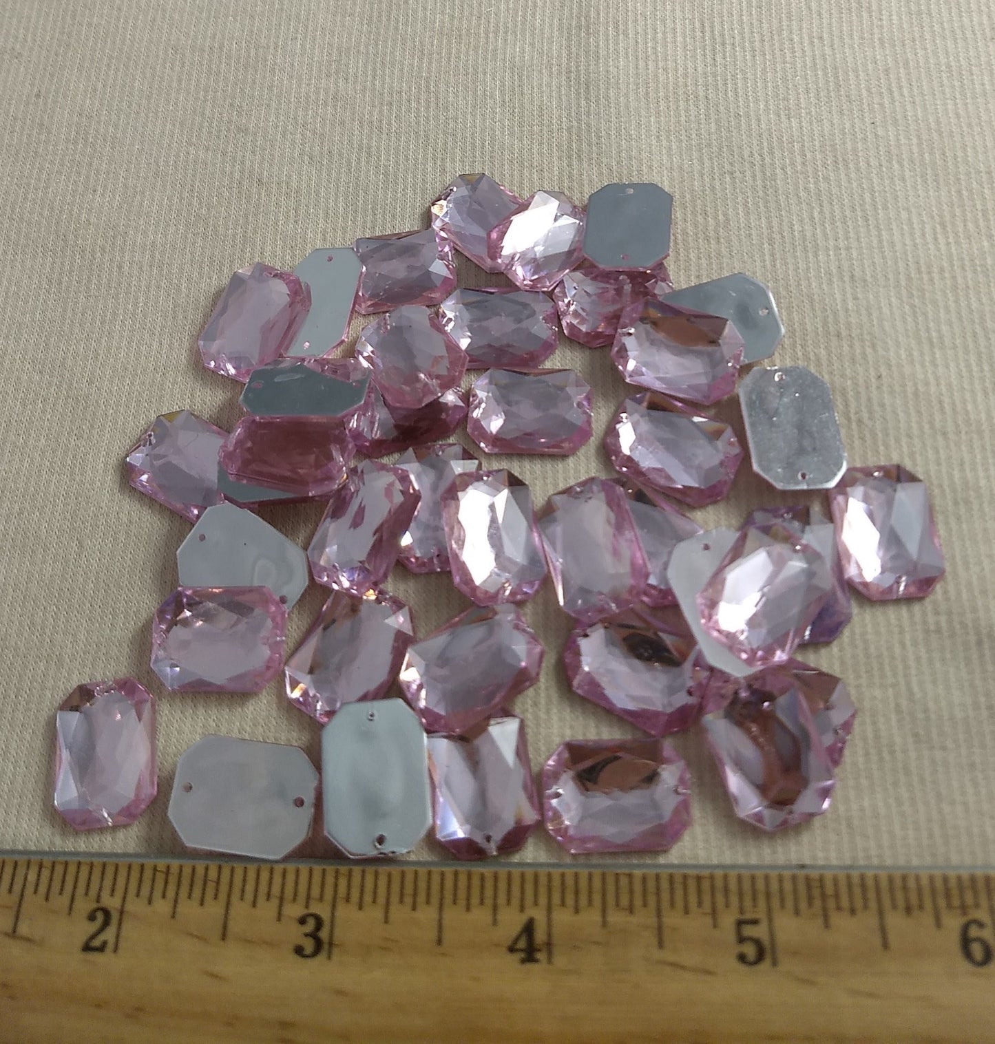 Bead XFFZ1318 #2-Hole #61 #Pink #Rectangle #Acrylic-Stone #40pc