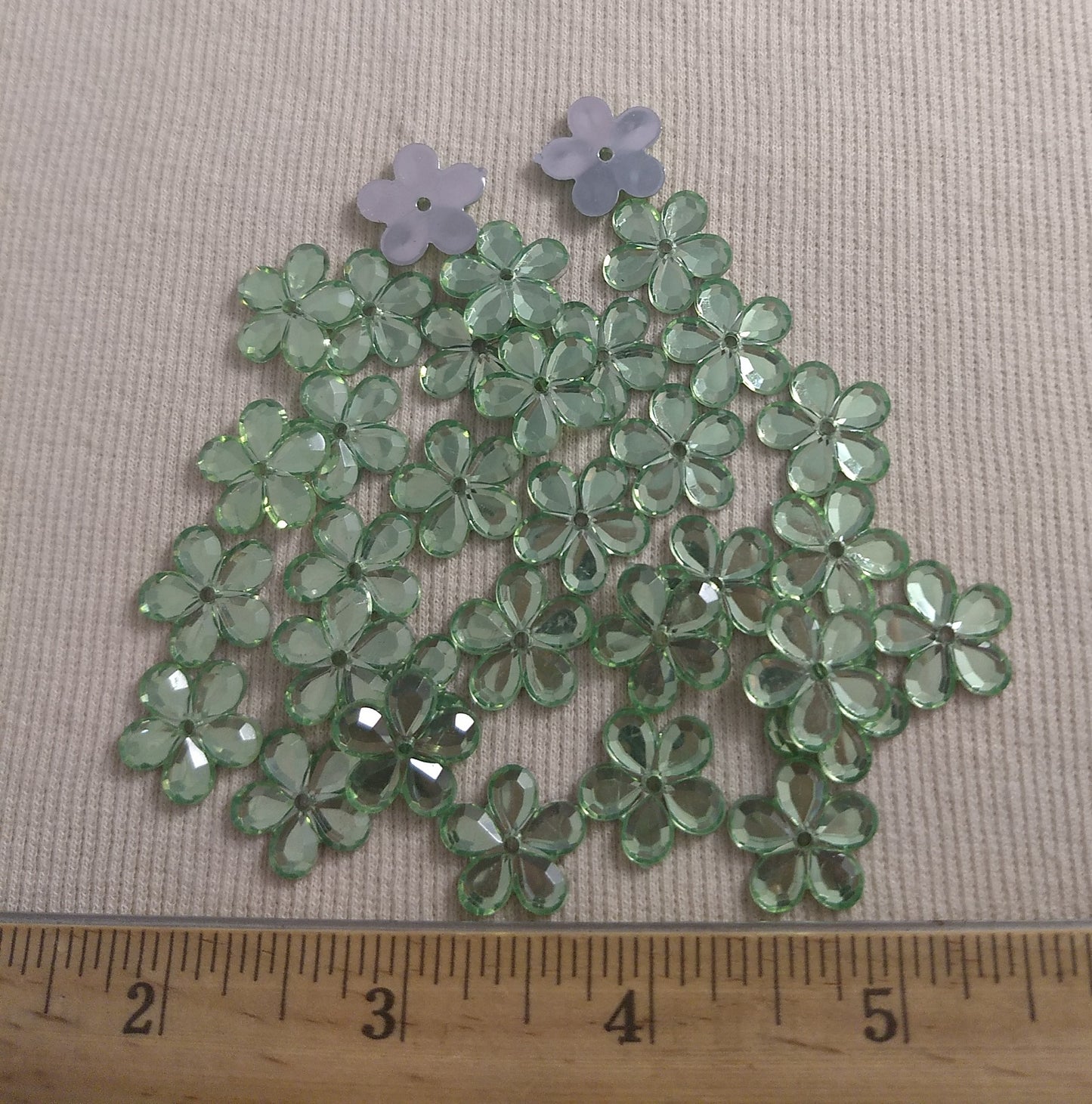 Bead #XFFZ16 #1-Hole #Green #Flower #Acrylic-Stone #60pc