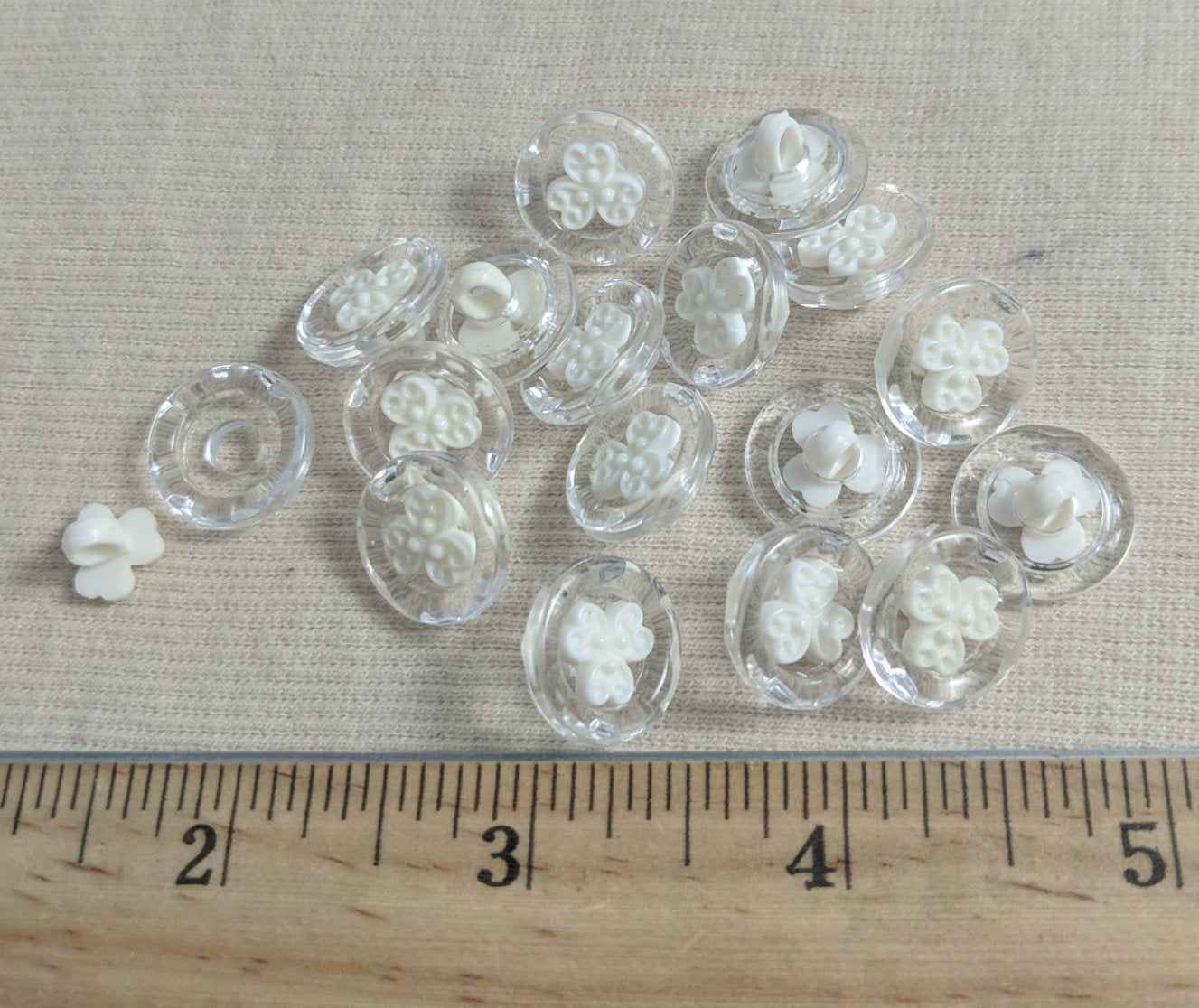 Button #KCA9635 #Shank #White #Flower #Rim #Nylon #10pc